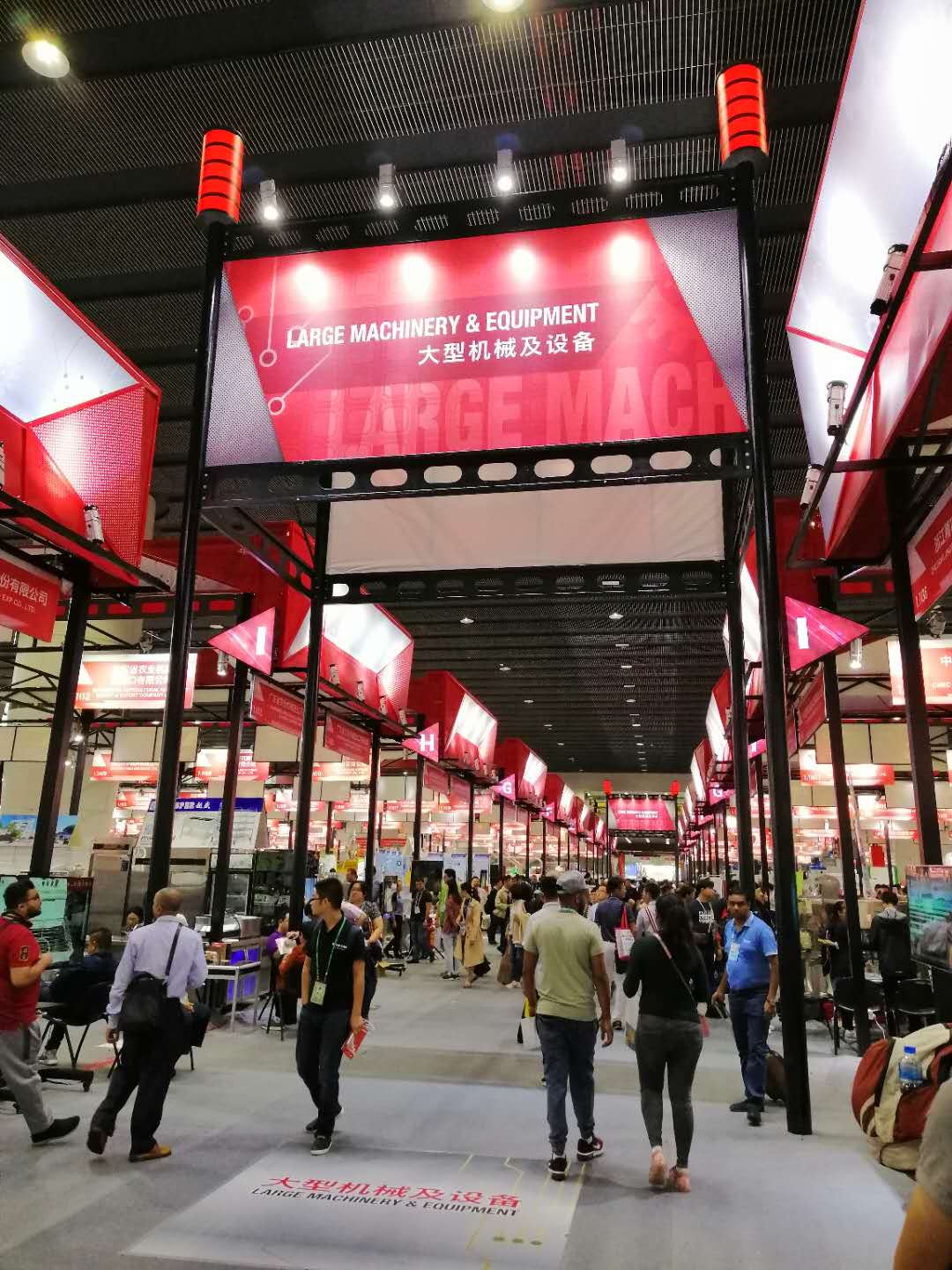 深雕數控代表團前去參加廣交會，本公司專業研發大型精雕機