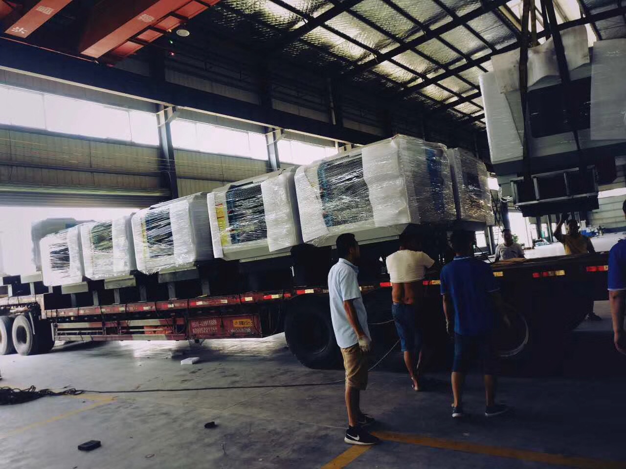 2018深雕數控迎來第二批玻璃精雕機，雙頭精雕機緊張出貨，得到客戶的高度認可。